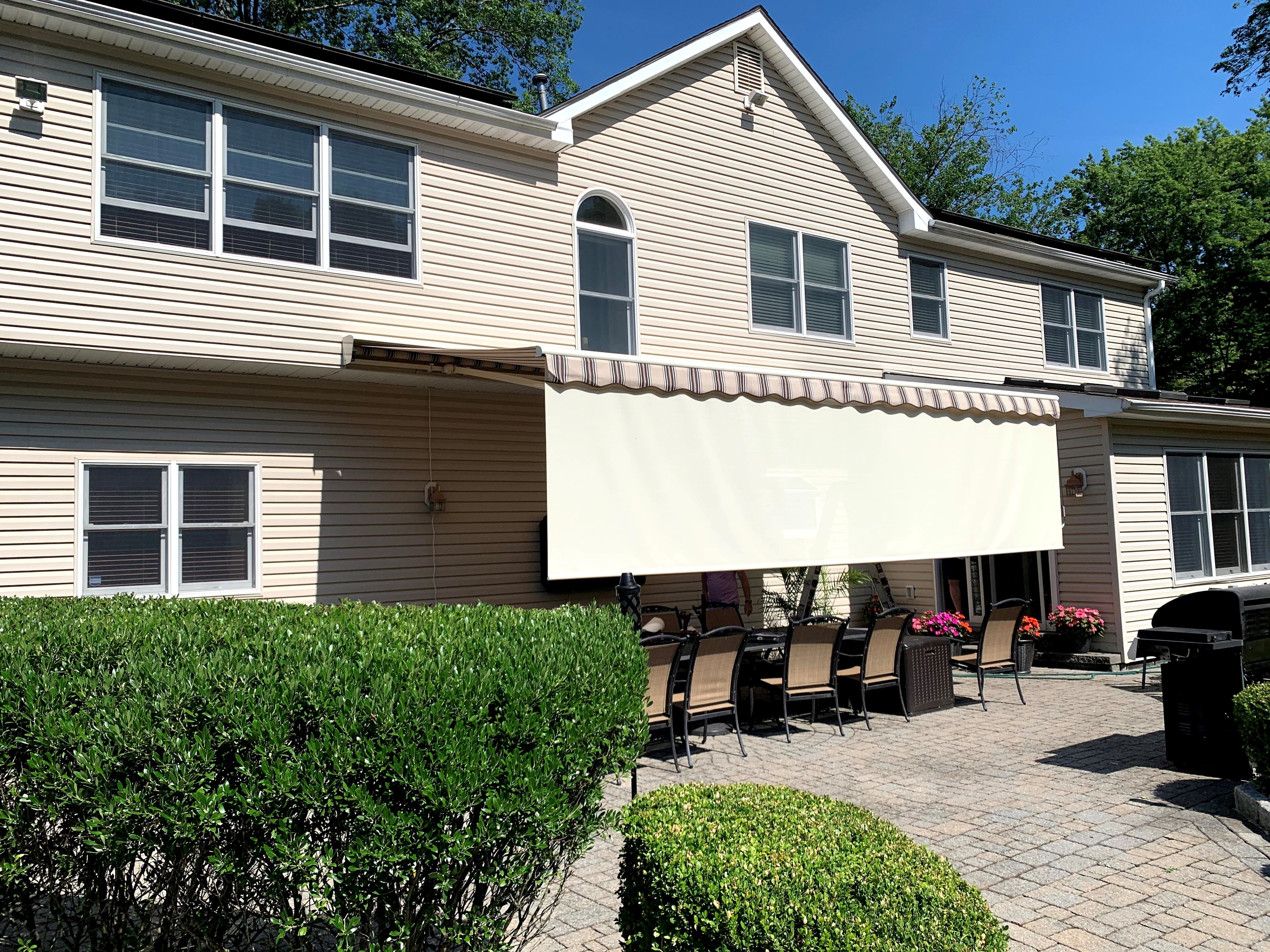 Awning 4000x3000.jpg__PID:7f518726-68b2-41cd-8ba1-0389626c6d17